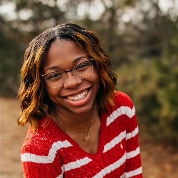 Meet your Posher, Erica - Picture 1 of 1